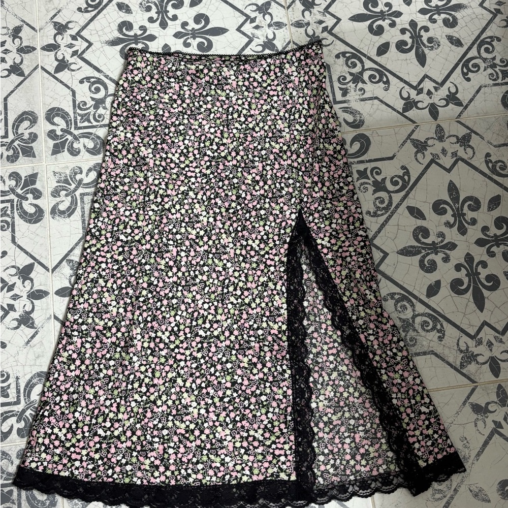 Floral Lace Trim Skirt - Black and Pink
